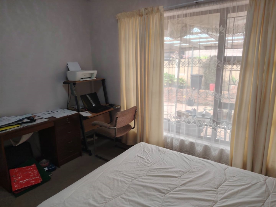 To Let 4 Bedroom Property for Rent in Ridgeworth Western Cape